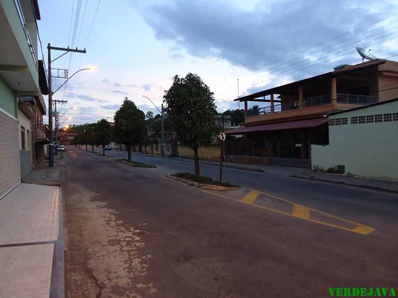 APIAC-ES-RUA PRINCIPAL DUPLICADA-FOTO:VERDE JAVA - APIAC - ES