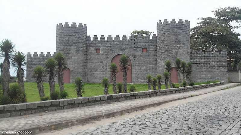 ARACRUZ-ES-CASTELO NA PRAIA FORMOSA-FOTO:SERGIO FALCETTI - ARACRUZ - ES