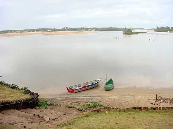 BARRA NOVA-ES-BARCOS NA MAR BAIXA-FOTO:MASSAD - BARRA NOVA - ES