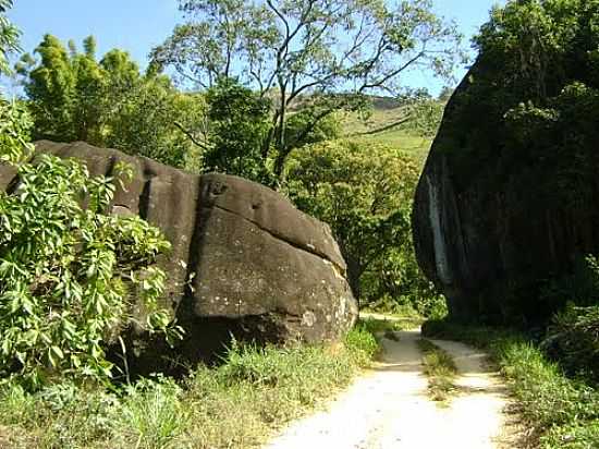 ESTRADA EM ALTO CANTAGALO, BURARAMA-FOTO:LUCIANESC - BURARAMA - ES