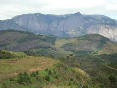 CJTO PEDRAS FORNO GRANDE, POR MARILENE  - CASTELO - ES