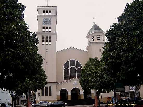 CATEDRAL DO SAGRADO CORAO DE JESUS EM COLATINA-ES-FOTO:VICENTE A. QUEIROZ - COLATINA - ES