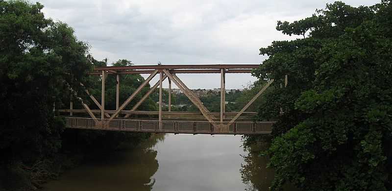 COLATINA-ES-PONTE DE FERRO SOBRE O RIO SANTA MARIA-FOTO:FABIO ARREBOLA - COLATINA - ES