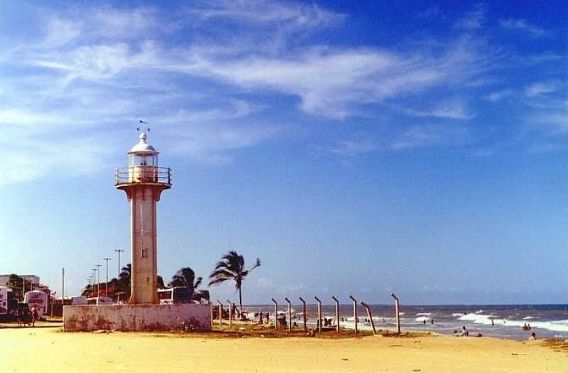 CONCEIO DA BARRA-ES-FAROL NA PRAIA-FOTO:EDGARD MOURO - CONCEIO DA BARRA - ES