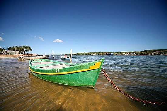 COQUEIRAL-ES-BARCO DE PESCA NA PRAIA DA BALSA-FOTO:GASPERAZZO - COQUEIRAL - ES