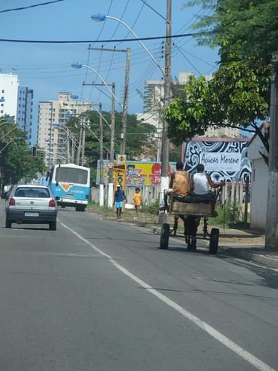 CARROA NA AV.LUCIANO DAS NEVES-FOTO:RENATO XIMENES - DIVINO ESPRITO SANTO - ES