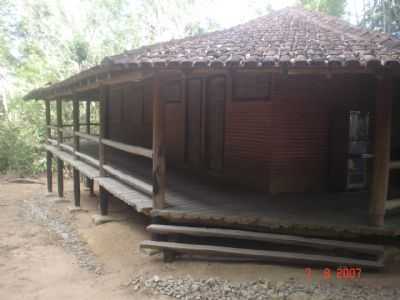 CASA DE MADEIRA - HORTO FLORESTAL MUNICIPAL, POR DELTON A M - ECOPORANGA - ES