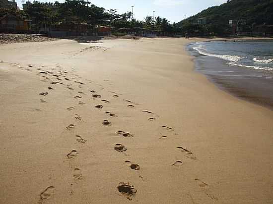 PEGADAS NA AREIA DA PRAIA DE GUARAPARI-ES-FOTO:ARGOLOJR - GUARAPARI - ES