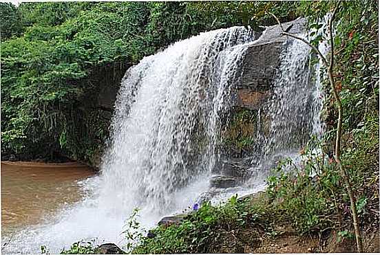 CACHOEIRA DA VOV LUCIA-FOTO:CARLOS A. MENEGHEL - IBITIRU - ES