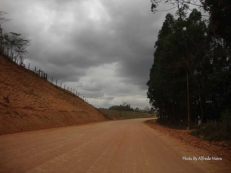 IMBURANA-ES-ESTRADA DE IMBURANA PEDRO-FOTO:ALFA SONORIZAO - IMBURANA - ES