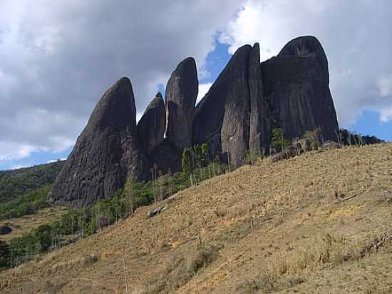 PEDRA DO CINCO PONTES EM ITAGUAU-ES-FOTO:HAPHAEU - ITAGUAU - ES