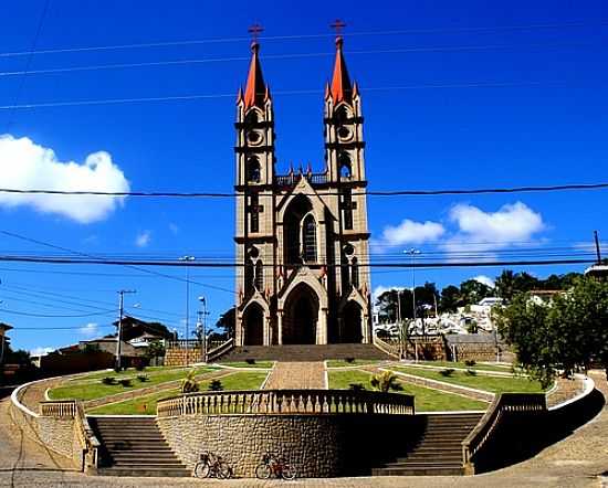 PRAA E IGREJA MATRIZ DE N.SRA.MEDIANEIRA DE TODAS AS GRAAS EM ITAGUAU-ES-FOTO:ELPDIO JUSTINO DE A - ITAGUAU - ES