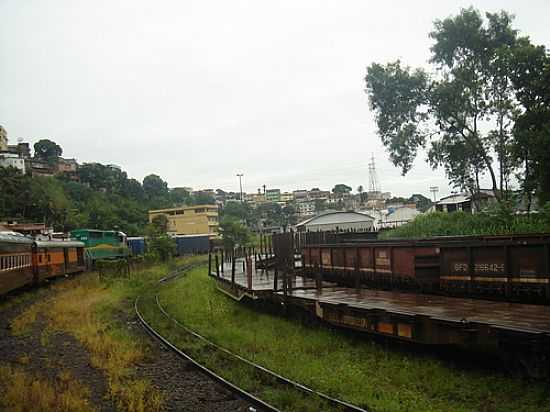 FERROVIA E AO FUNDO A CIDADE-FOTO:RODNEI BRAUM - ITAQUARI - ES