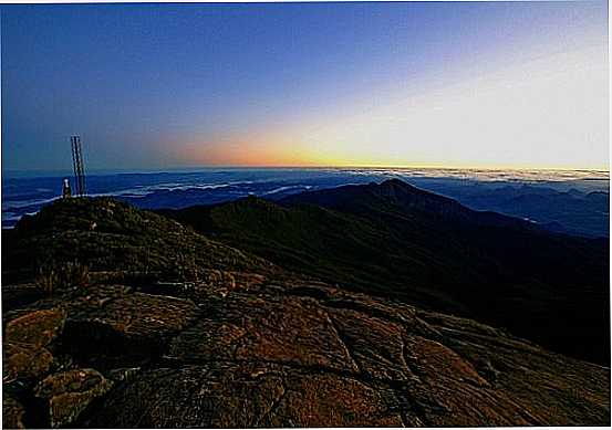 AMANHECER EM INA E AO FUNDO A ANTIGA TORRE DE RADIO-FOTO:SGTRANGEL - INA - ES