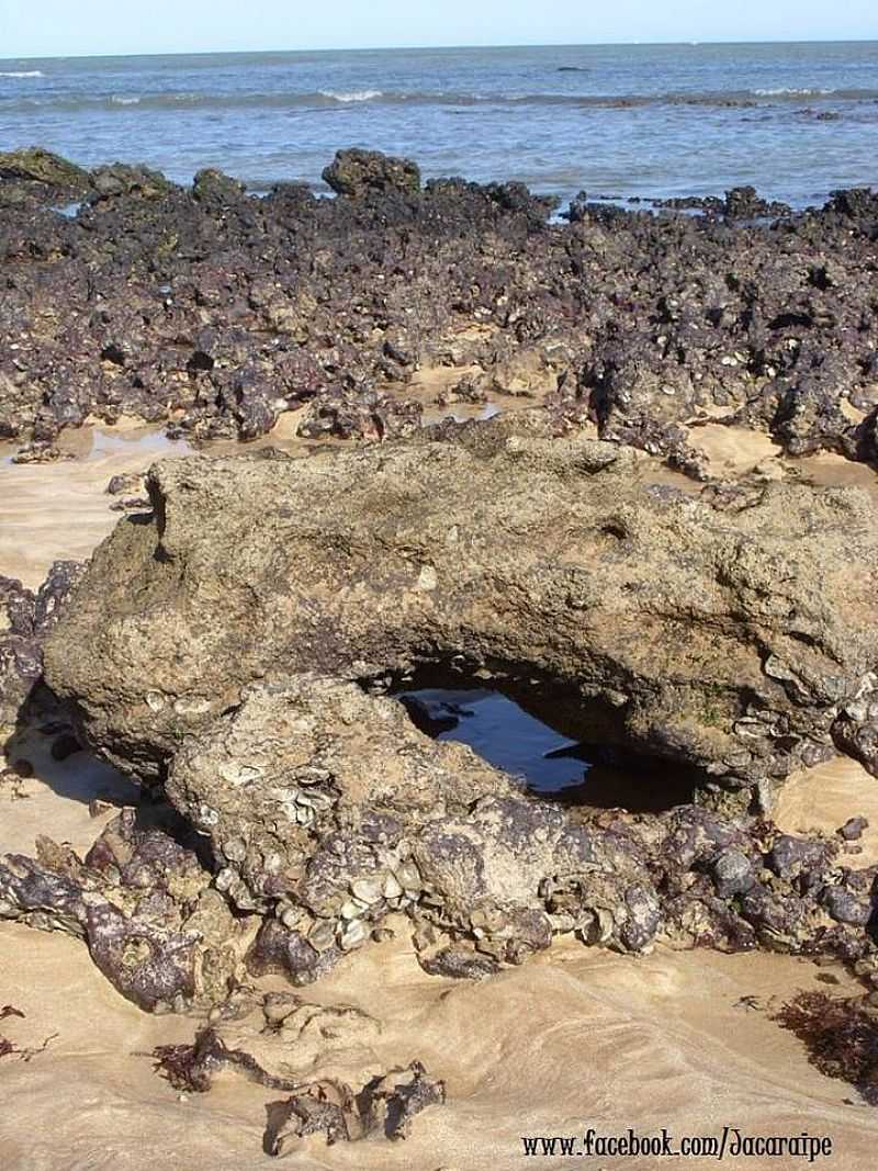 PRAIA DE CARAPEBUS. - JACARAIPE - ES