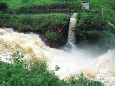 CACHOEIRA DO BERECO- POR ANDREIA SAITER - JAGUAR - ES