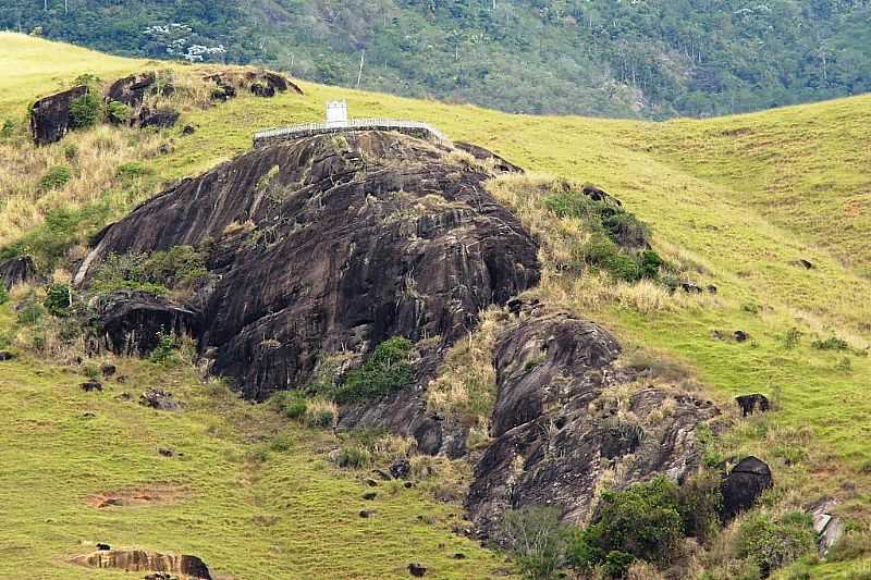 JOO NEIVA-ES-CAPELINHA NO ALTO DO MORRO NO DISTRITO DE CAVALINHO-FOTO:ELPDIO JUSTINO DE ANDRADE - JOO NEIVA - ES