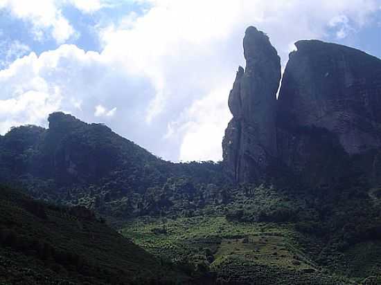 PEDRA DO PONTO-FOTO:EVARISTO ALMEIDA DA  - MIMOSO DO SUL - ES