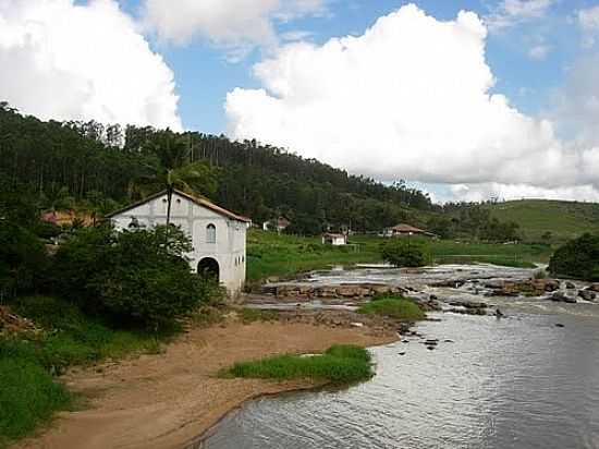 CASA BARO DE AYMORS E CACHOEIRA DO CRAVO-FOTO:ELIVELTONSA - NESTOR GOMES - ES