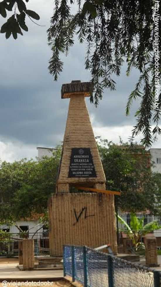 MONUMENTO EM HOMENAGEM AO IMIGRANTE ITALIANO EM NOVA VENCIA-ES-FOTO:SERGIO FALCETTI - NOVA VENCIA - ES