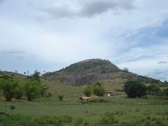 REA RURAL E PEDRA DA SIRIGUELA AO FUNDO-FOTO:ARNOR - PALMEIRA - ES