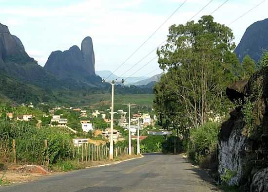 VISTA PARCIAL DE PANCAS E AO FUNDO PEDRA CAMELO-FOTO:ANDR BONACIN - PANCAS - ES