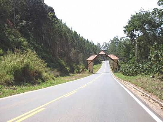 CHEGANDO EM PARAJU - PRTICO-FOTO:ELTON CORRA - PARAJU - ES