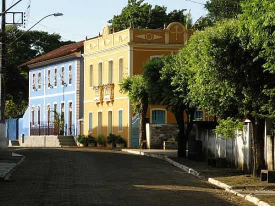 CASARES EM PENDANGA-FOTO:FRANCISCO H. MORO  - PENDANGA - ES