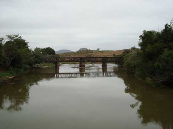 PONTE DE FERRO SOBRE O RIO ITABAPOANA , POR WELLITON CAMPOS - PONTE DE ITABAPOANA - ES