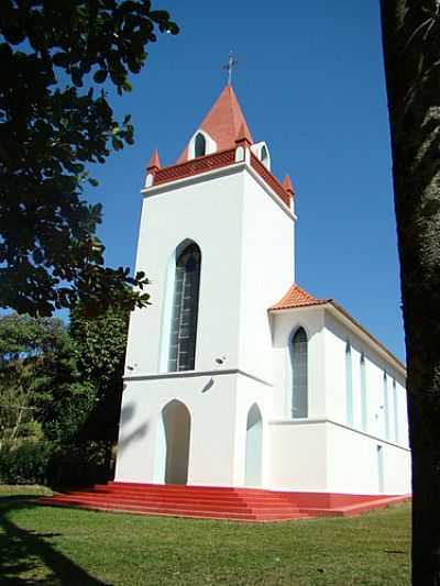 IGREJA-FOTO: Z. JR.  - RIO CALCADO - ES