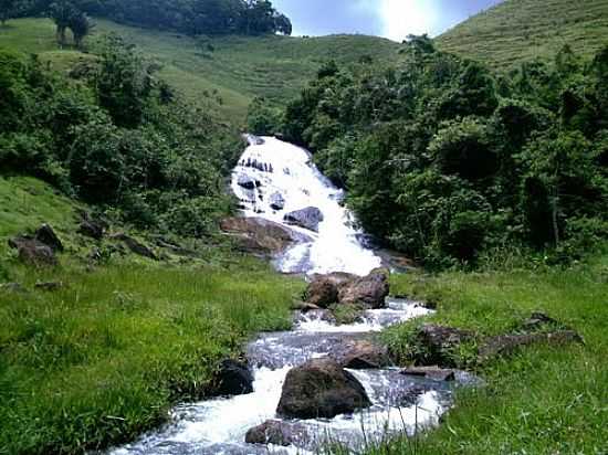 CACHOEIRA EM RIO CALCADO-FOTO:VANDERLIR MLLER EST - RIO CALCADO - ES