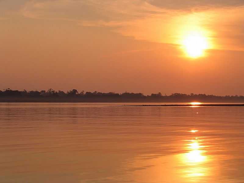 AUGUSTO MONTENEGRO-AM-ENTARDECER NO RIO AMAZONAS-FOTO:MERCYGARCIA - AUGUSTO MONTENEGRO - AM