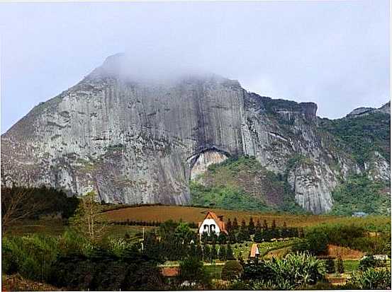 PEDRA DE GARRAFAO, POR MARCILENE GUILHERME - SANTA MARIA DE JETIB - ES