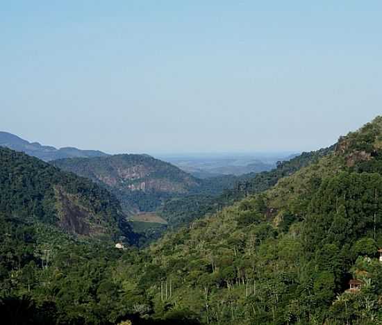 MAR VISTO DAS MONTANHAS DE SANTA TEREZA-FOTO:ELPDIO JUSTINO DE A - SANTA TERESA - ES