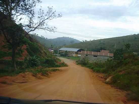 ESTRADA EM SANTO AGOSTINHO-FOTO:APGAUAFURTADO - SANTO AGOSTINHO - ES