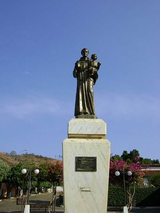 ESTTUA DE SANTO ANTNIO NA PRAA CENTRAL-FOTO:LUS EDUARDO FORMENT - SANTO ANTNIO DO CANA - ES