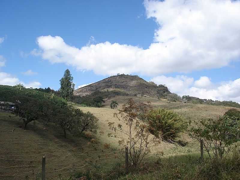 SO JOS DO CALADO-ES-PEDRA DO CRUZEIRO NA FAZENDA BERTO PADRE-FOTO:PEDRO GLRIA BRASIL VIANA - SO JOS DO CALADO - ES