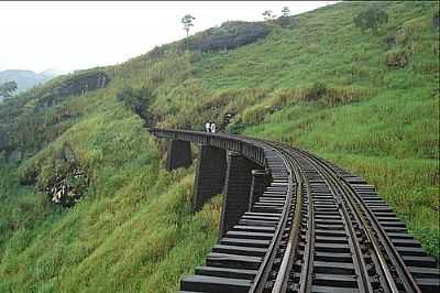 PONTILHO NA ENTRADA DO TUNEL POR ILEEOOMMCC - VARGEM GRANDE DO SOTURNO - ES