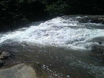 CACHOEIRA-FOTO:APGAUA MORENO  - VIANA - ES