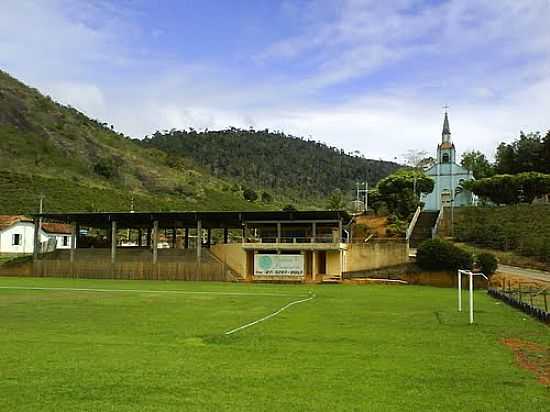 CAMPO DE FUTEBOL COM IGREJA DE SO FRANCISCO AO FUNDO-FOTO:MARCOS STINGHEL - VILA VALRIO - ES