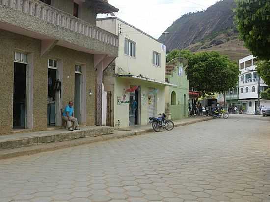 RUA PRINCIPAL-FOTO:WALEWSKA SANT ANNA M - VILA VERDE - ES