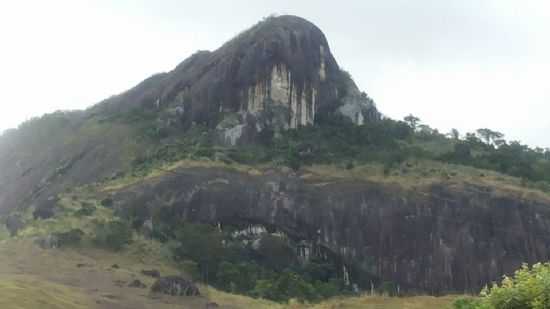 PEDRA DO IRINEU OU PEDRA DO CRUZEIRO, POR VERA HELENA DE OLIVEIRA - VILA VERDE - ES