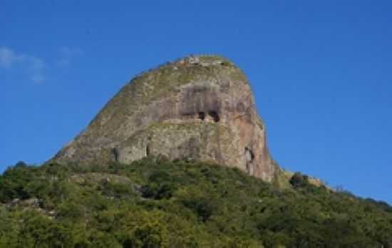 PEDRA DOS OLHOS EM VITRIA-FOTO:ELPDIO JUSTINO DE A - VITRIA - ES