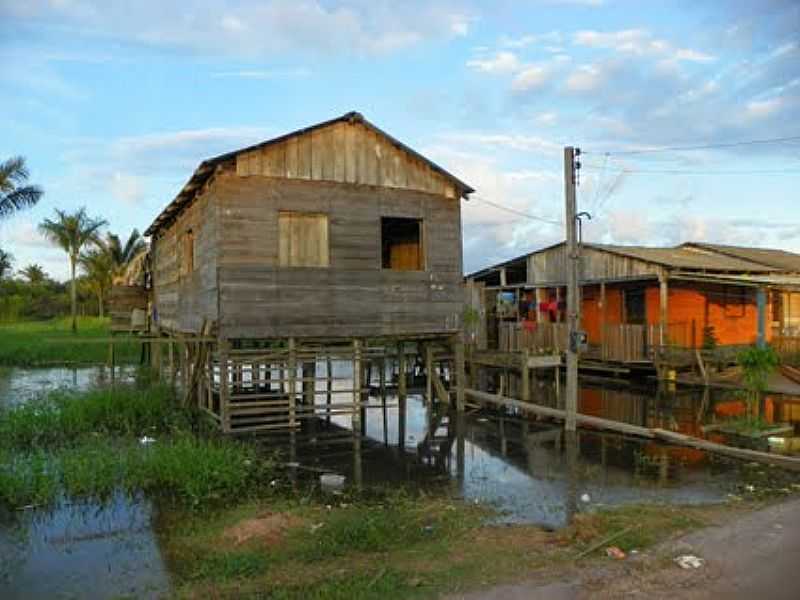 BARREIRINHA-AM-PALAFITAS NO RIO ANDIR-FOTO:BAETURISMO BARREIRINHA - BARREIRINHA - AM