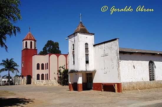 AS DUAS IGREJAS DE SO PEDRO A ANTIGA E A NOVA EM ABADINIA-GO-FOTO:MRGERALDO - ABADINIA - GO