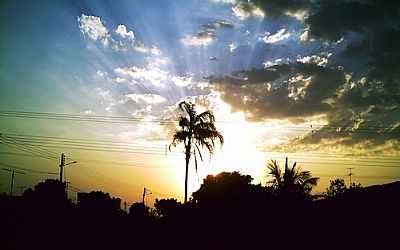 POR DO SOL EM GUAS LINDAS POR SILAS LIMA - GUAS LINDAS DE GOIS - GO