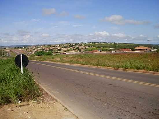 RODOVIA BR 070 E A CIDADE DE GUAS LINDAS DE GOIS-FOTO:AFC OLIVEIRA - GUAS LINDAS DE GOIS - GO