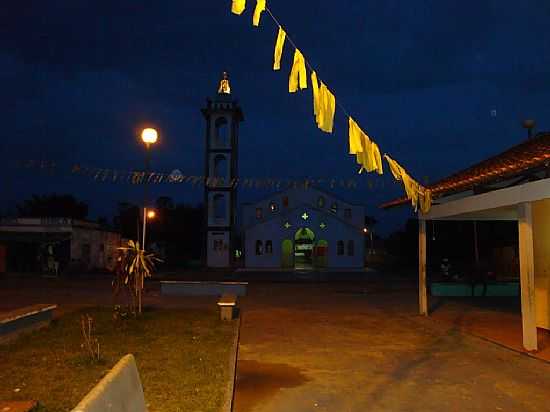 BOA VISTA DO RAMOS-AM-VISTA NOTURNA DA PRAA E MATRIZ DE N.SRA.APARECIDA-FOTO:MARCELOTEC - BOA VISTA DO RAMOS - AM