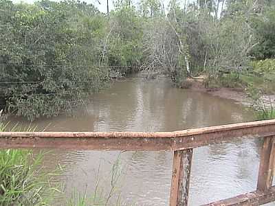 PONTE SOBRE O RIO ALEGRE EM CACHOEIRA ALTA, POR JOTA ALVES. - CACHOEIRA ALTA - GO