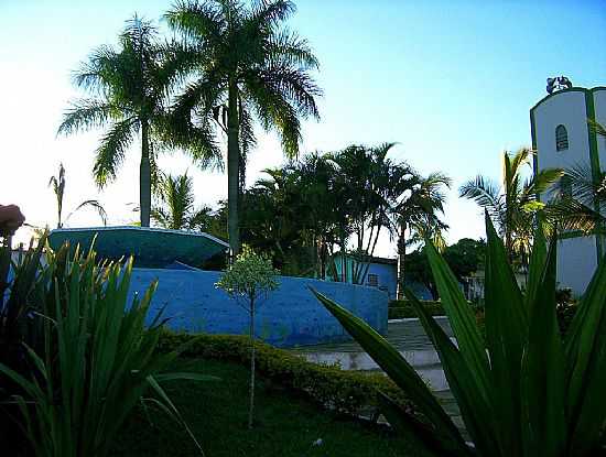 FONTE NA PRAA CENTRAL DE CACHOEIRA DE GOIS-GO-FOTO:RENATO_SLMB - CACHOEIRA DE GOIS - GO